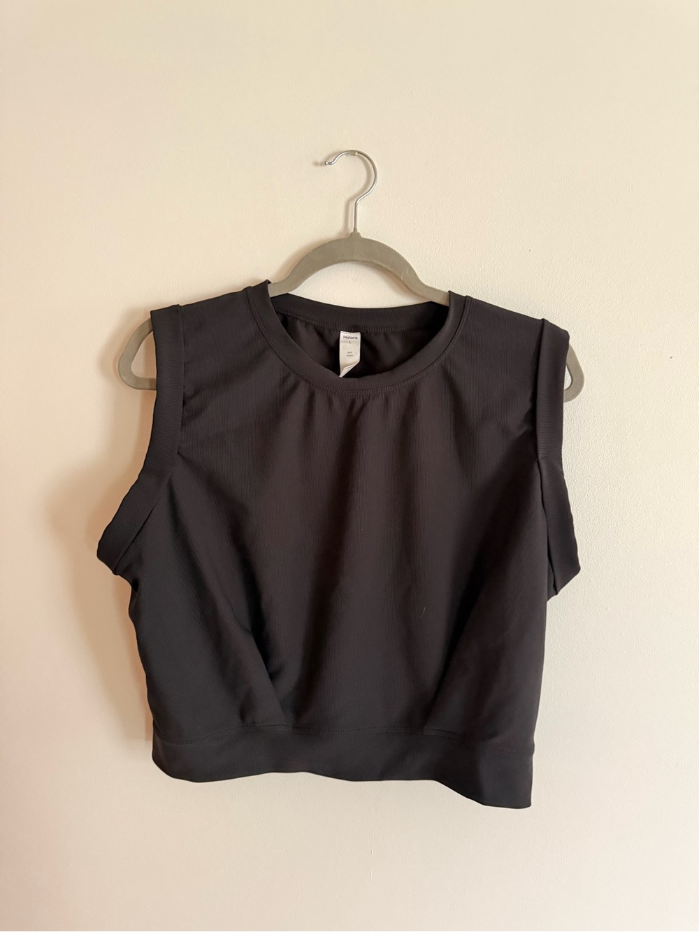 HALARA Black Cropped Muscle Tee